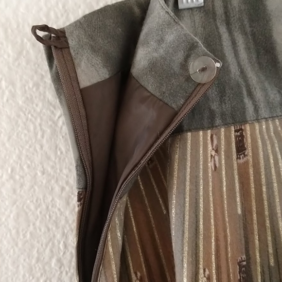 H&M Skirt sage green with Gold accents sz 4 - Picture 7 of 10